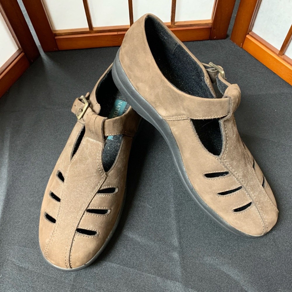 Naturalized Brown Suede Women’s Shoes.Condition Good Size 8.5